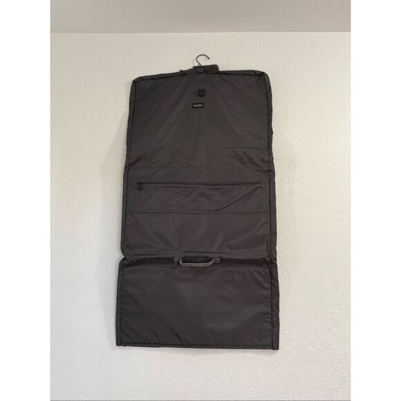 Briggs & Riley Baseline BL389-4 Classic Garment Bag luggage